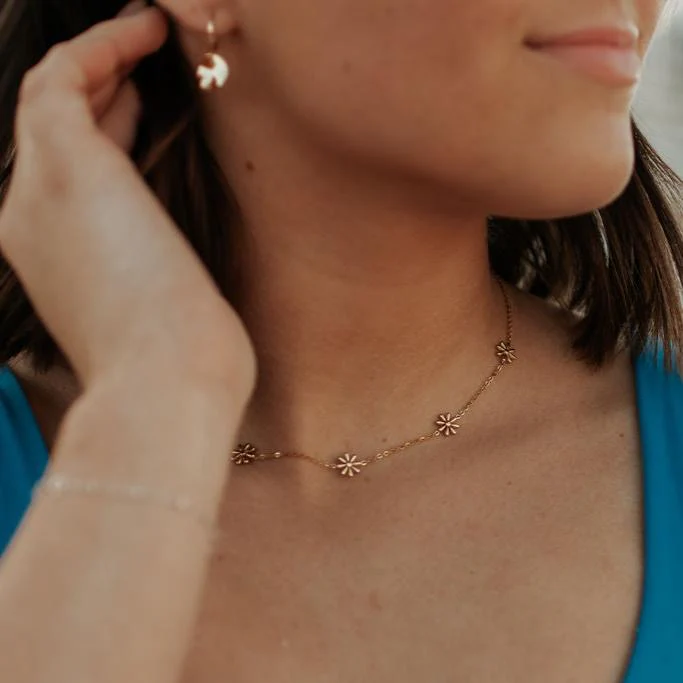 Anna Floral Necklace - Image 2