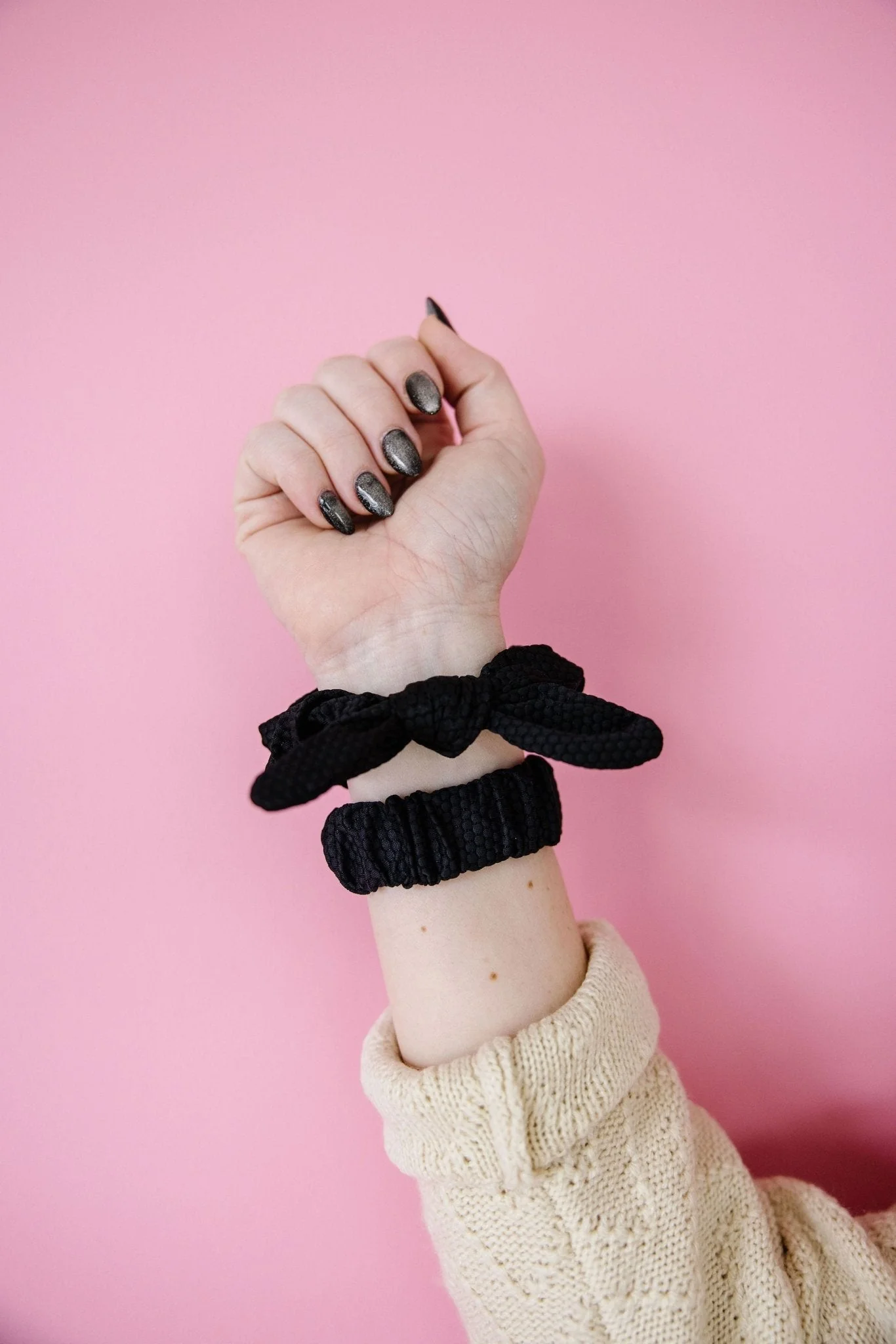 Black Hexagon Athletic Scrunchie Band Compatible with Apple Watch - Image 6