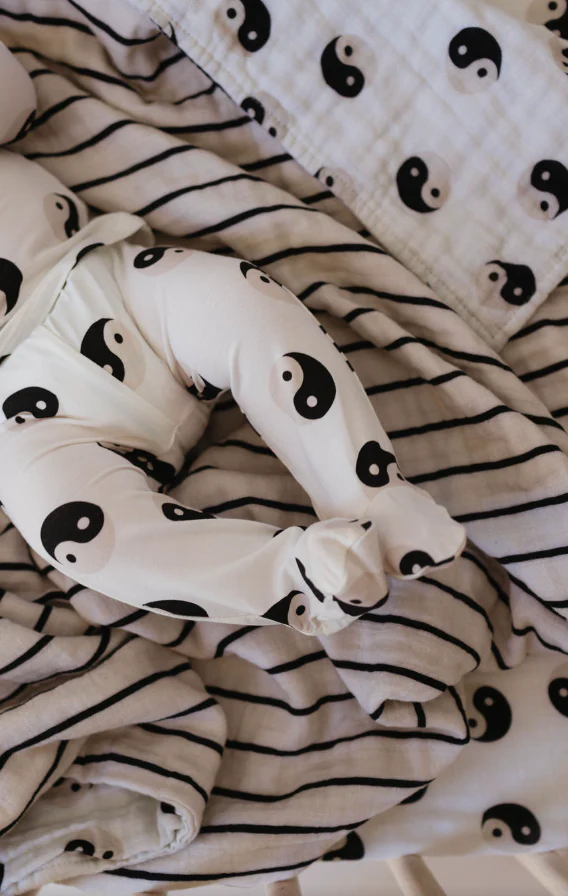 Black & White Yin Yang / Stripe | Reversible Muslin Quilt - Image 6