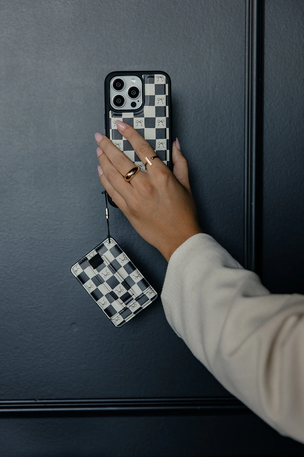 Bow Noir Magnetic Case - Image 8