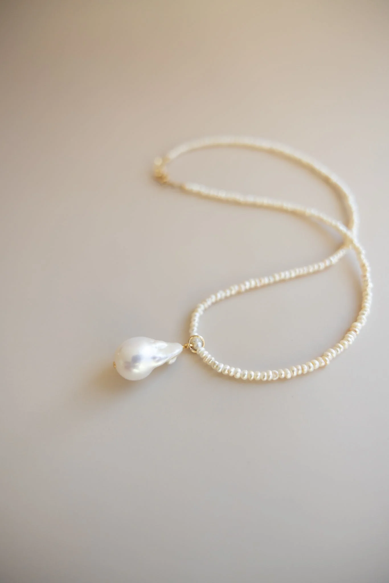 Button Pearl + Large Pearl Pendant Necklace - Image 5