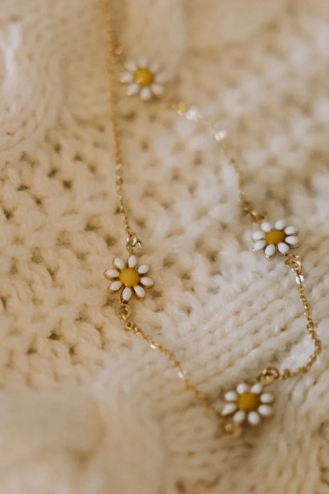Carolina Daisy Necklace - Image 6