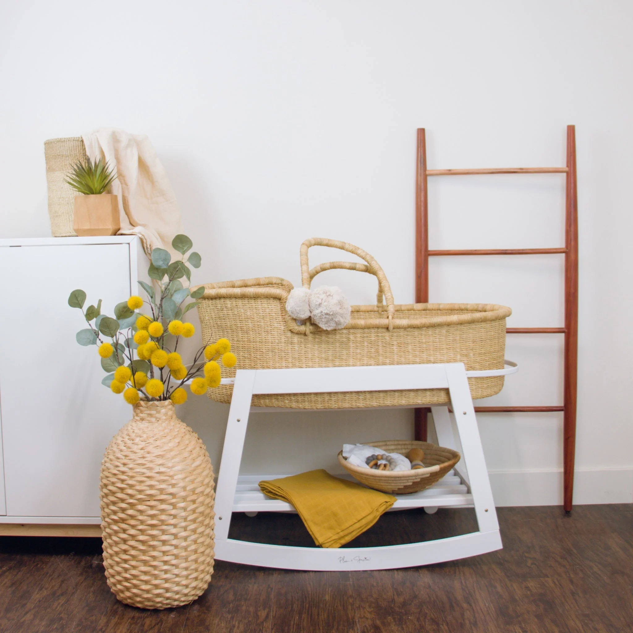 Classic Rocking Moses Bassinet Stand<br>with brake<br>White - Image 2