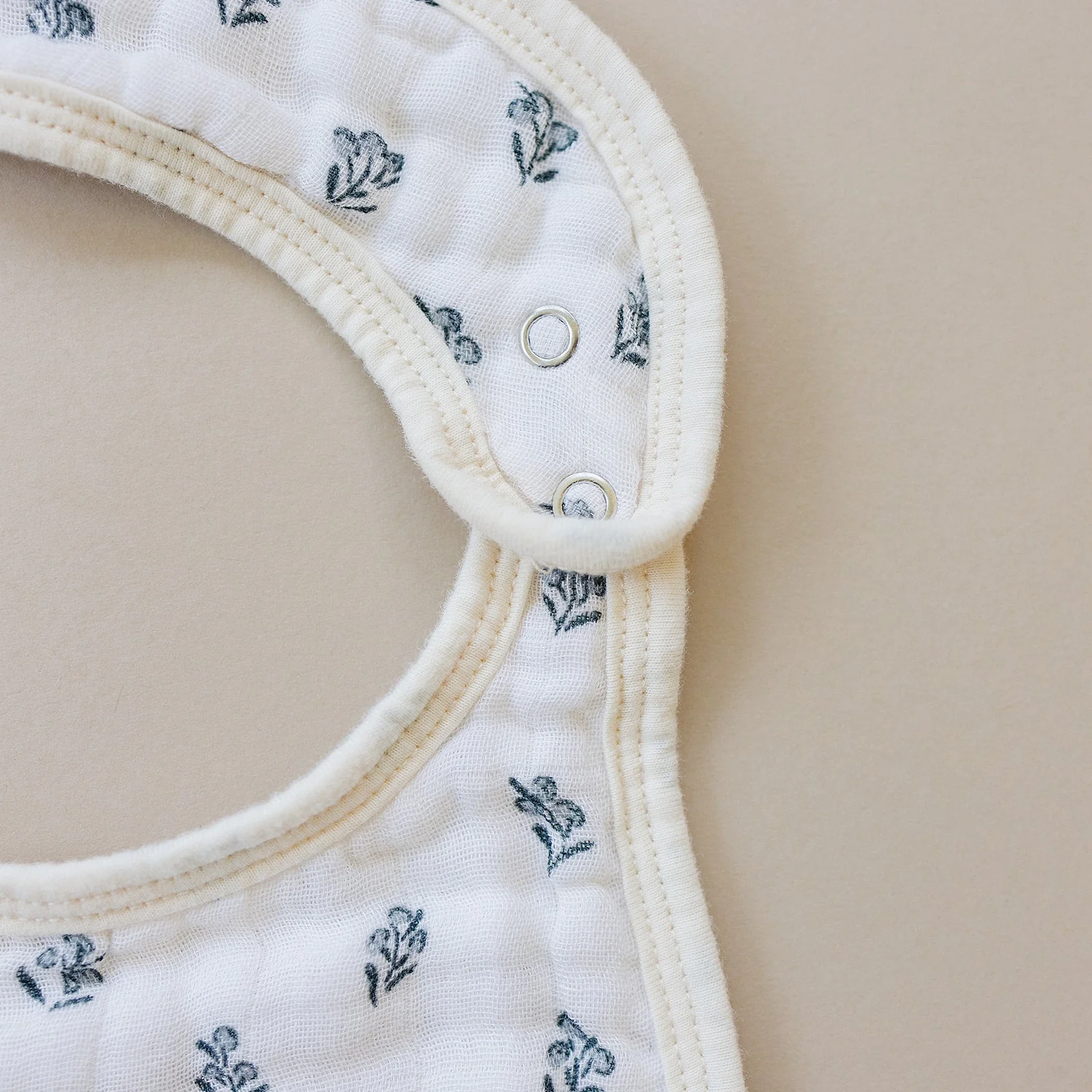 Cream Berry Classic Muslin Bib - Image 3
