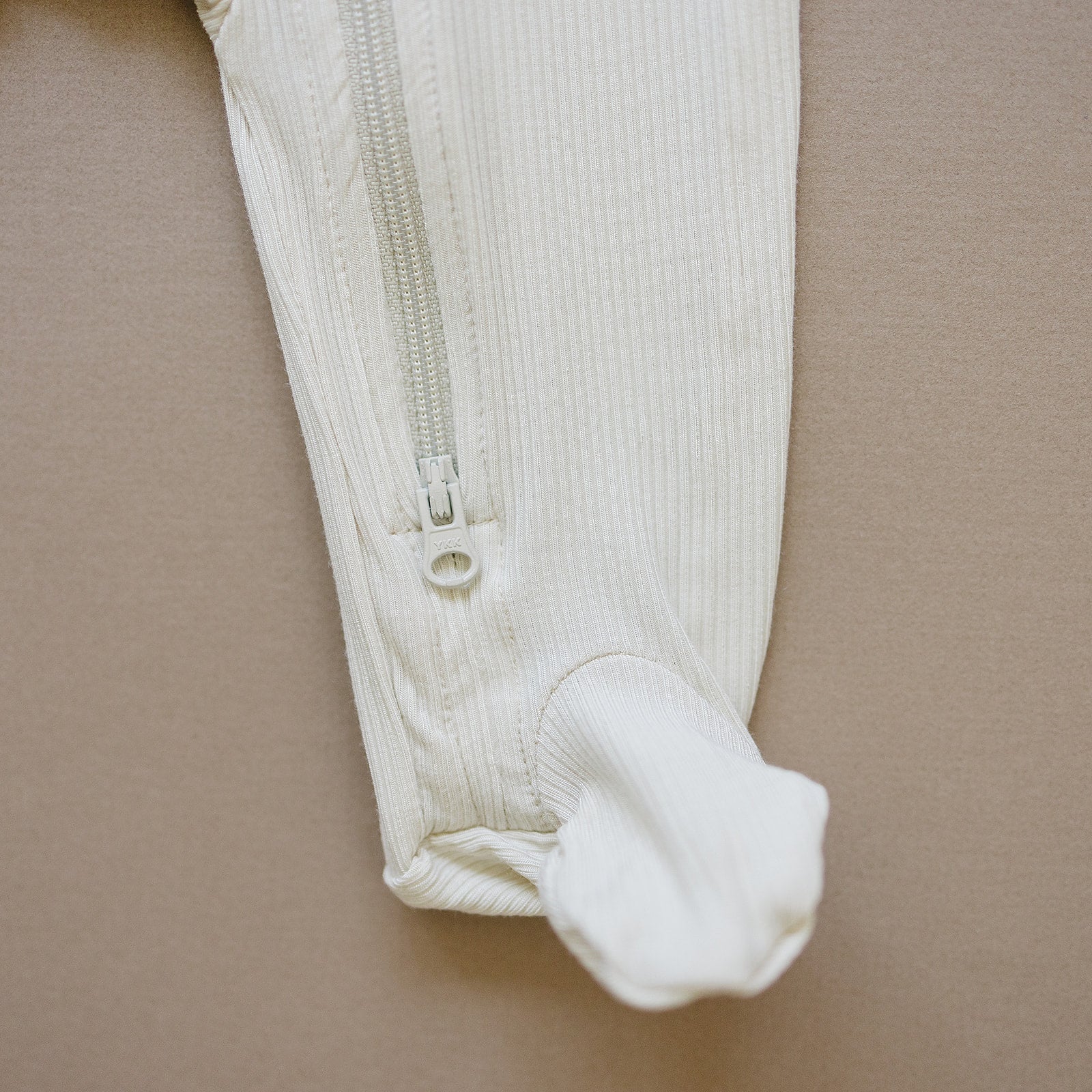 Cream Ribbed Bamboo Zipper - Image 5