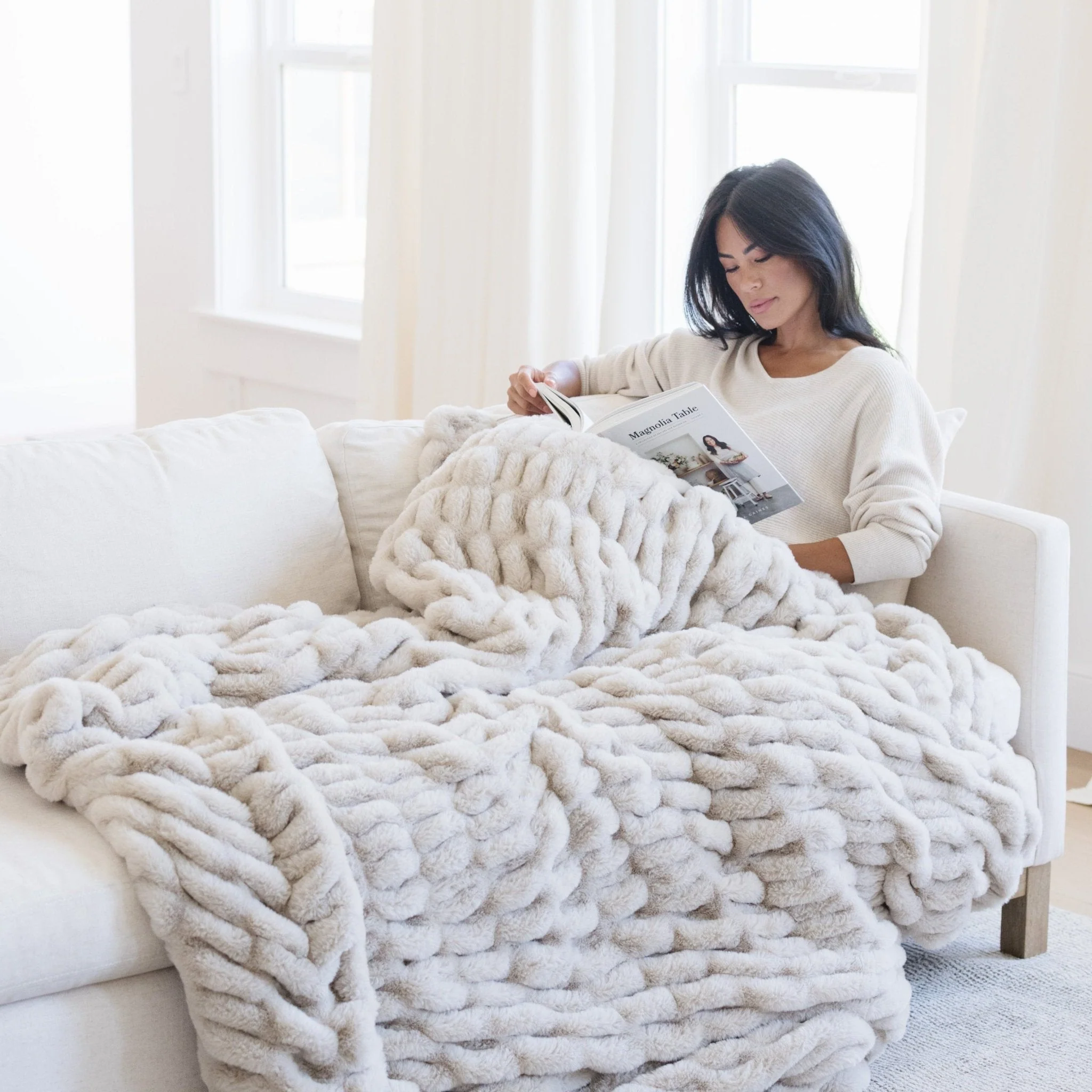DOUBLE RUCHED FAUX FUR THROW BLANKETS - Image 8