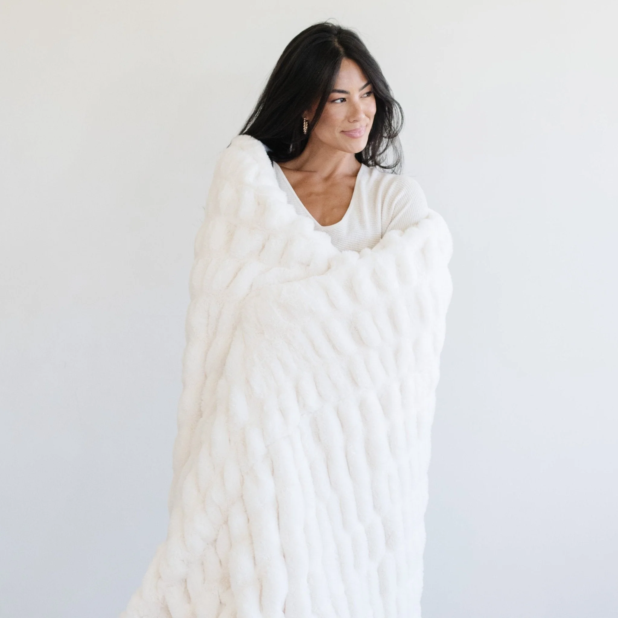 DOUBLE RUCHED FAUX FUR XL THROW BLANKETS - Image 5