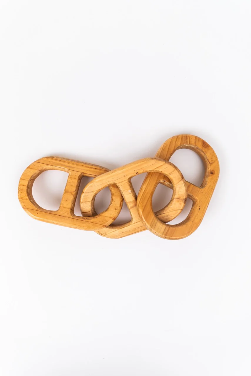 Ezra Wood Chain Decor - Image 9
