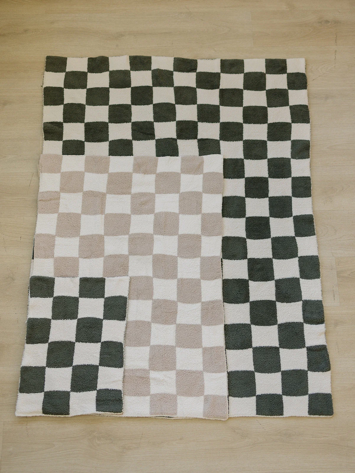 Green Checkered Plush Blanket - Image 7