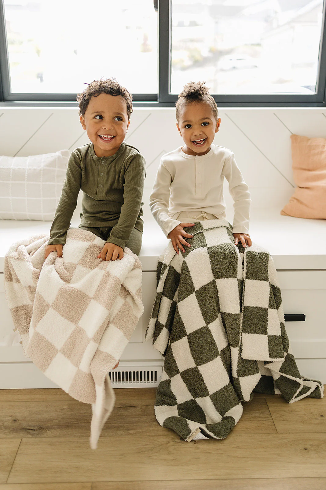 Green Checkered Plush Blanket - Image 8
