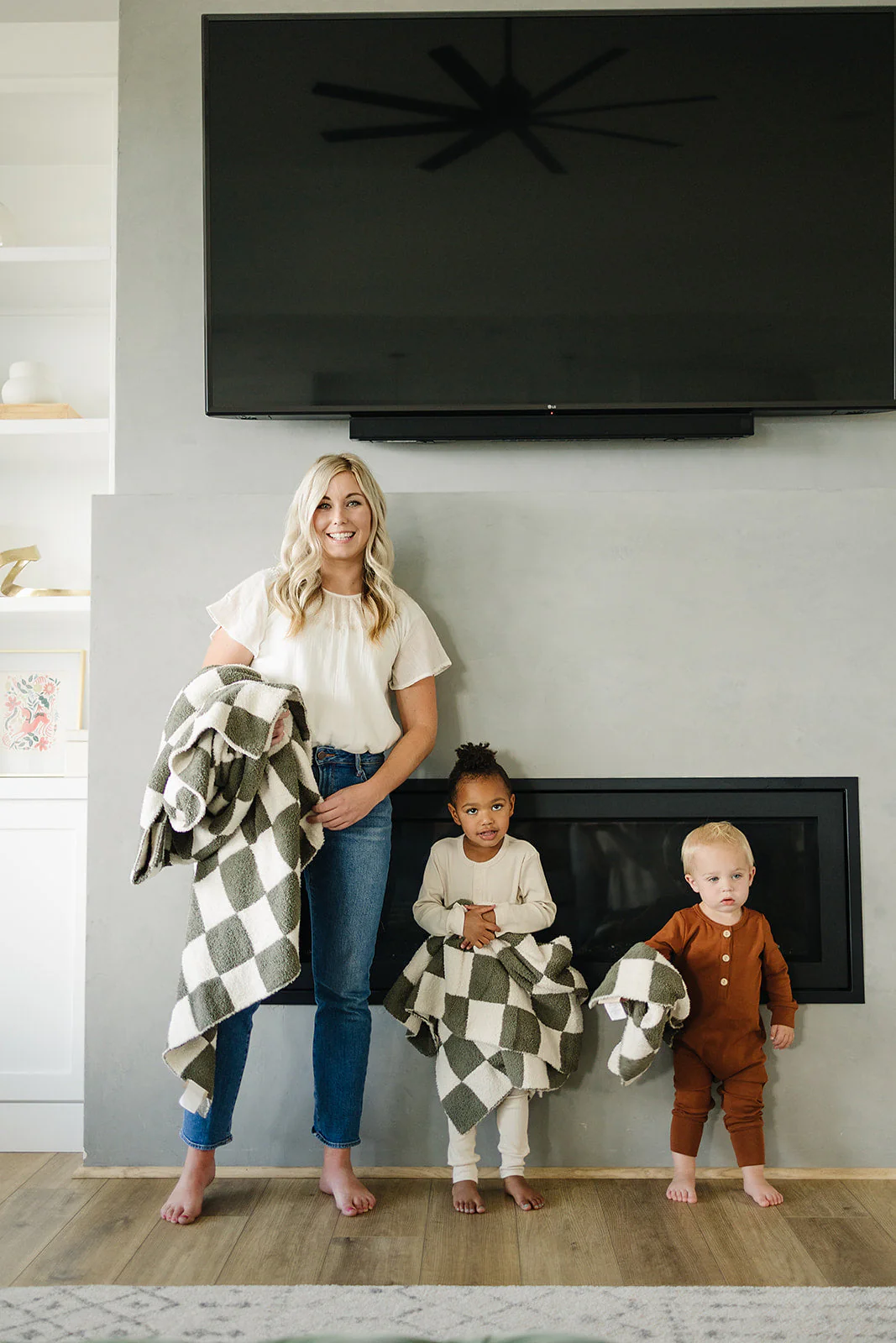 Green Checkered Plush Blanket - Image 9