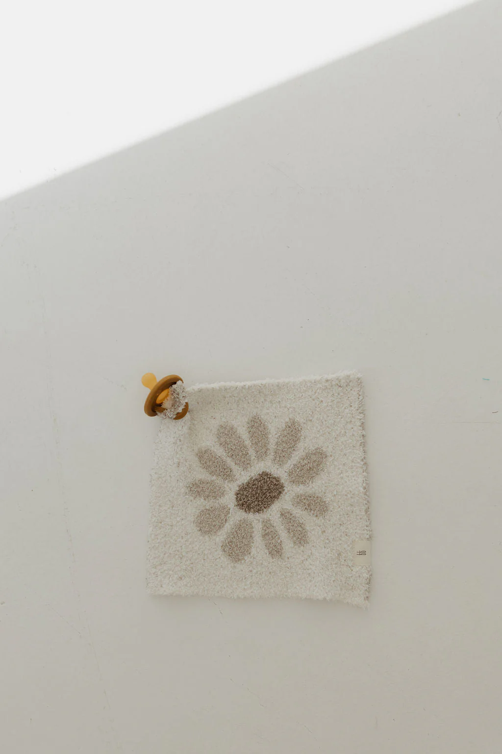 Lovey | Daisy Fields