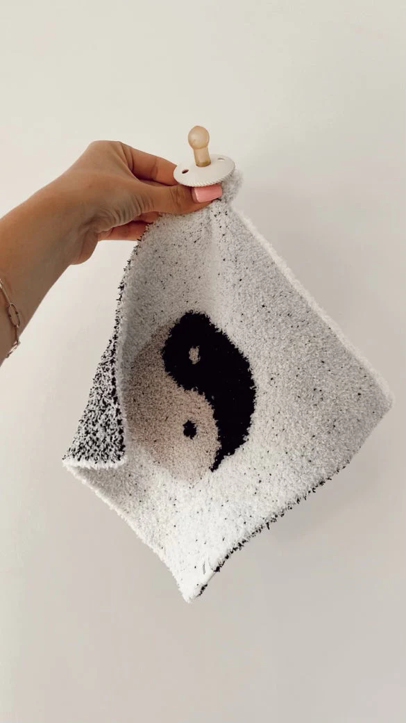 Lovey | Yin-Yang Black & White - Image 3