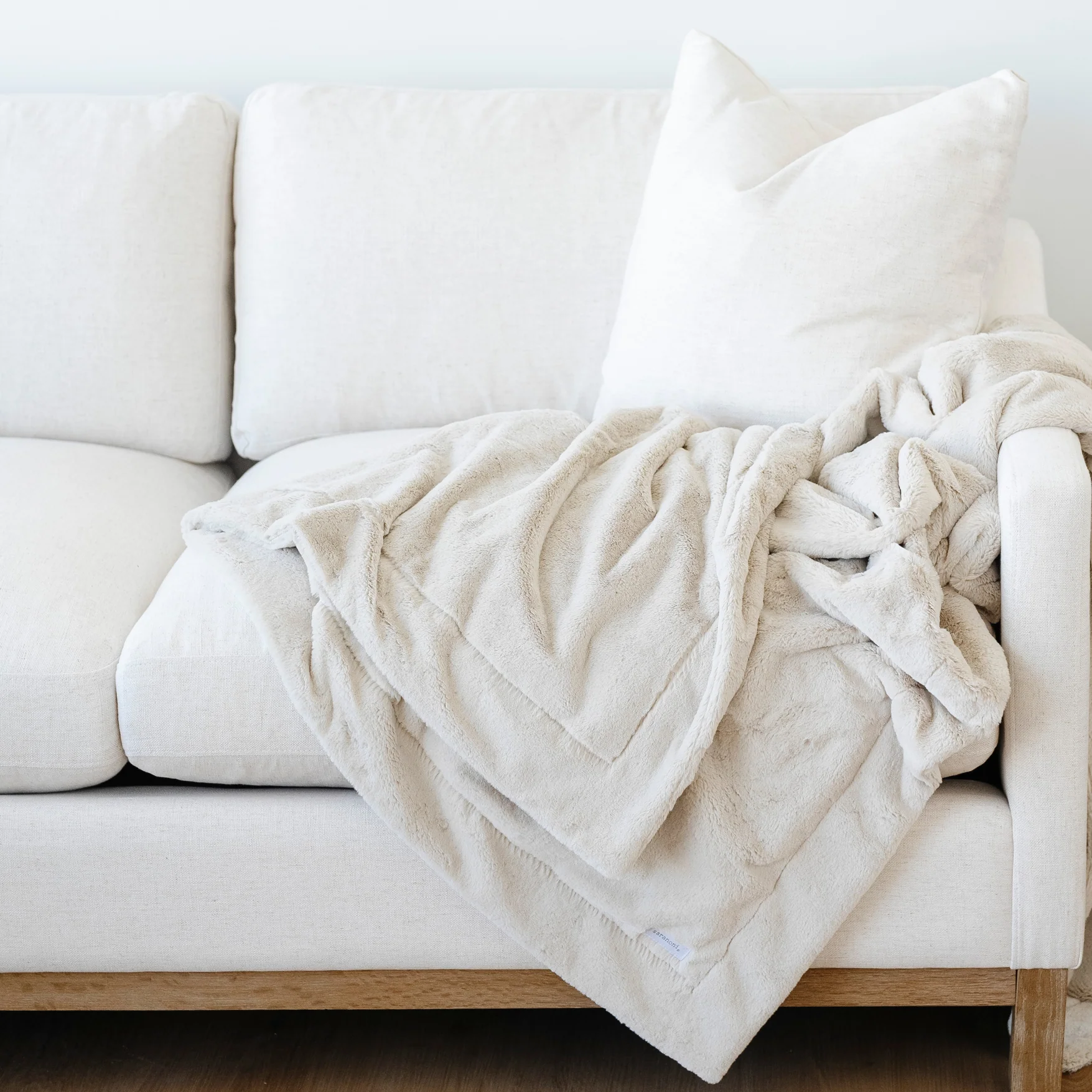 LUSH THROW BLANKETS - Image 2