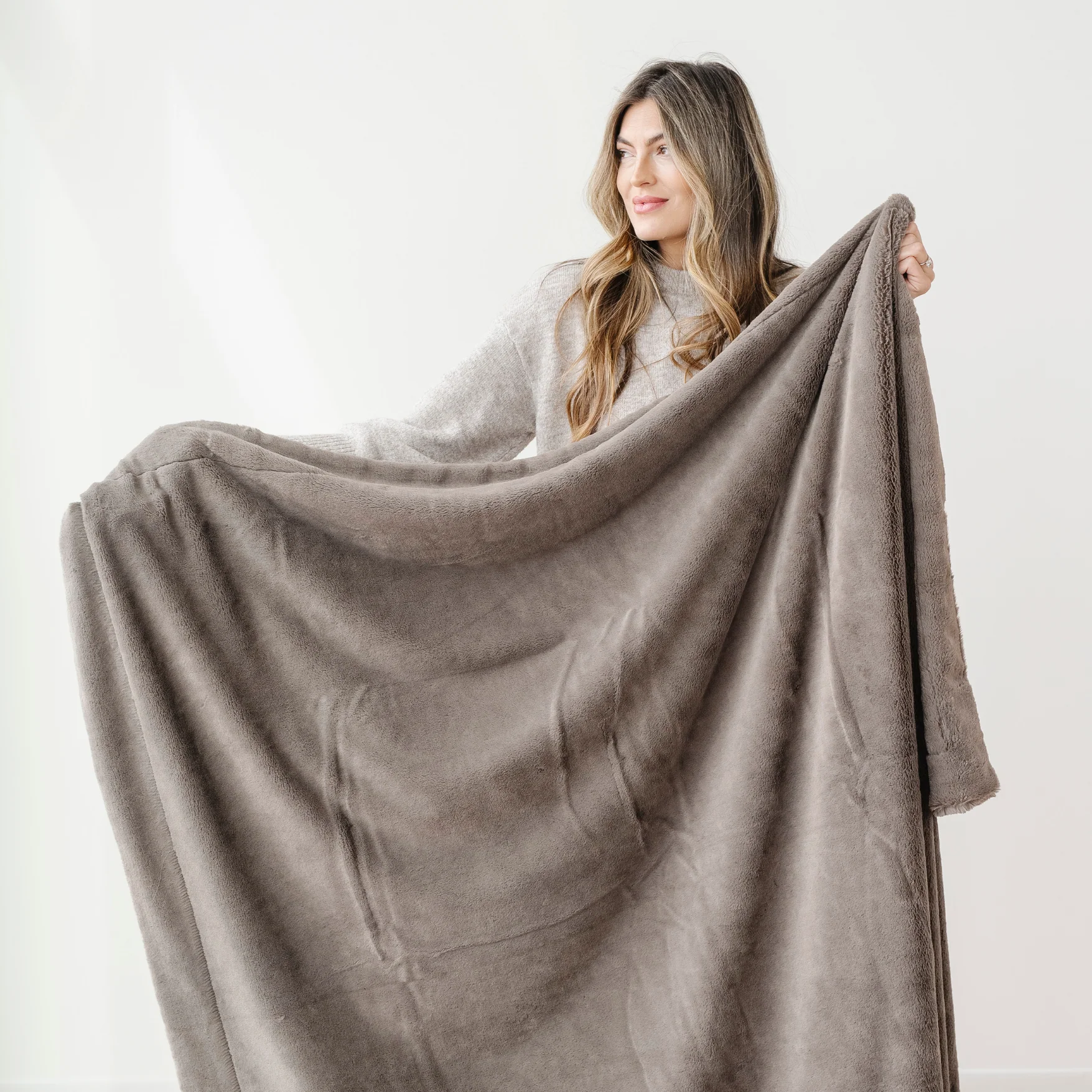 LUSH THROW BLANKETS - Image 21