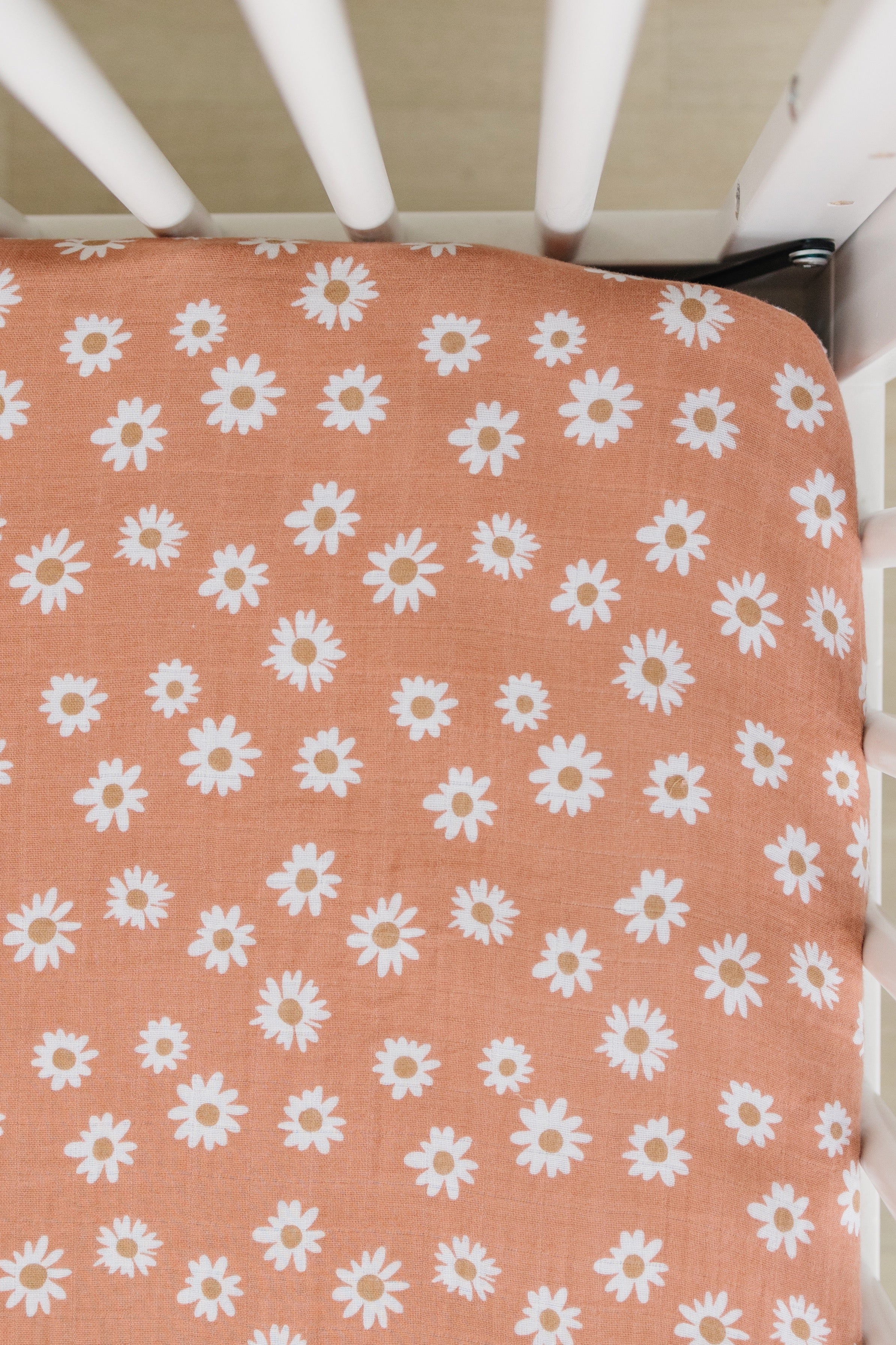 Mebie Baby Arizona Daisy Crib Sheet - Image 5