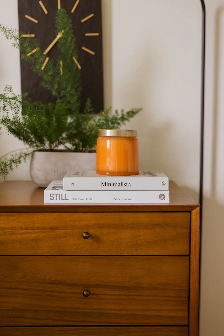 Minimalista: Your Step By Step Guide to a Better Home, Wardrobe, and Life - Image 2