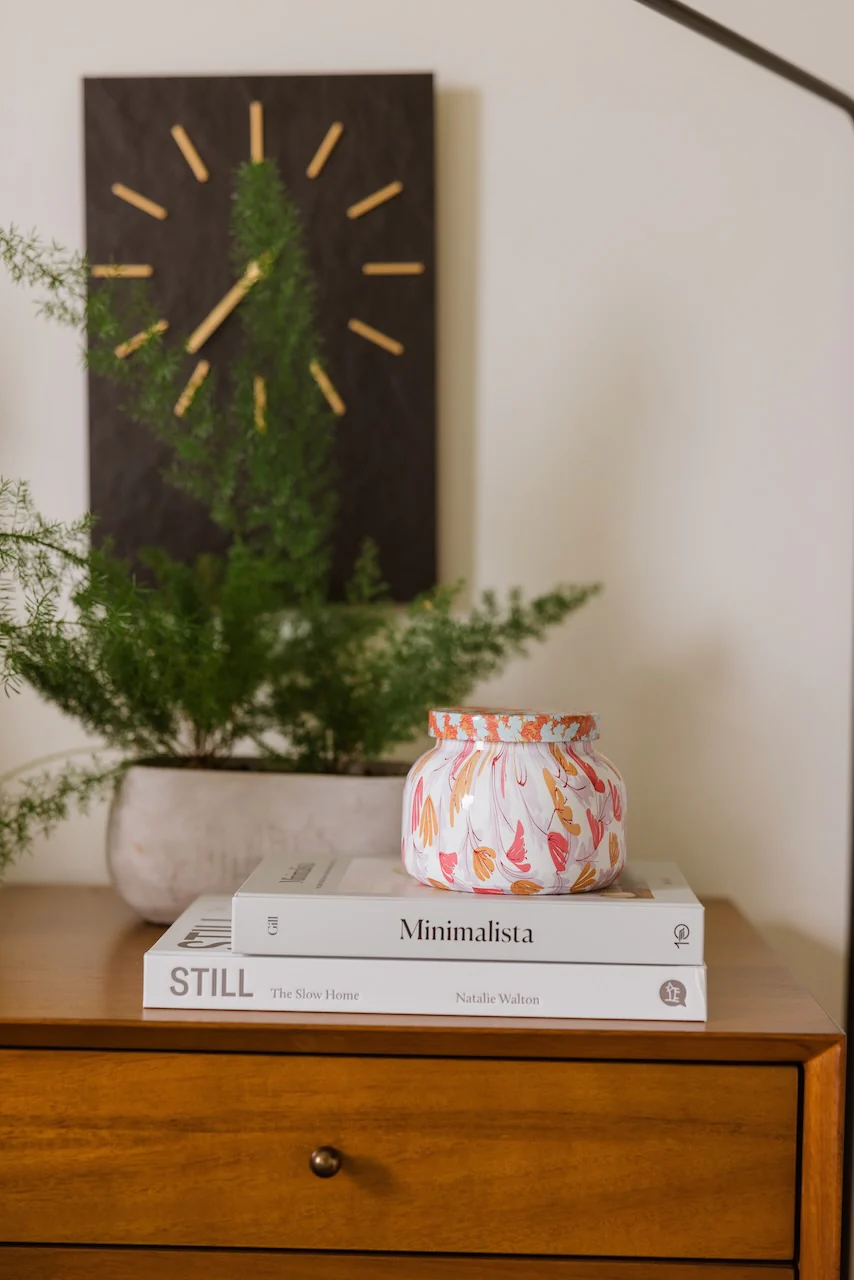 Minimalista: Your Step By Step Guide to a Better Home, Wardrobe, and Life - Image 3