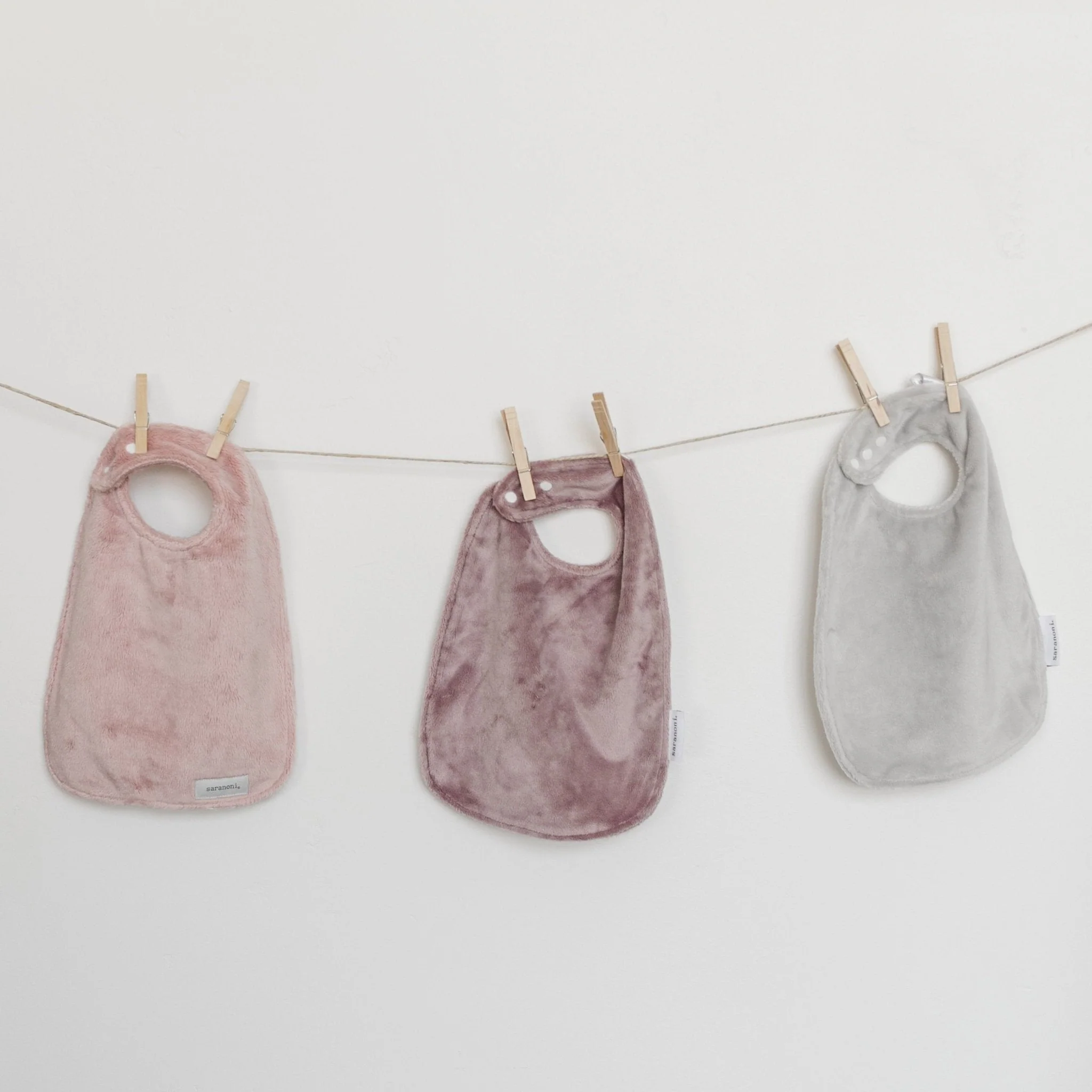 MINKY BIBS 3-PACK - Image 13