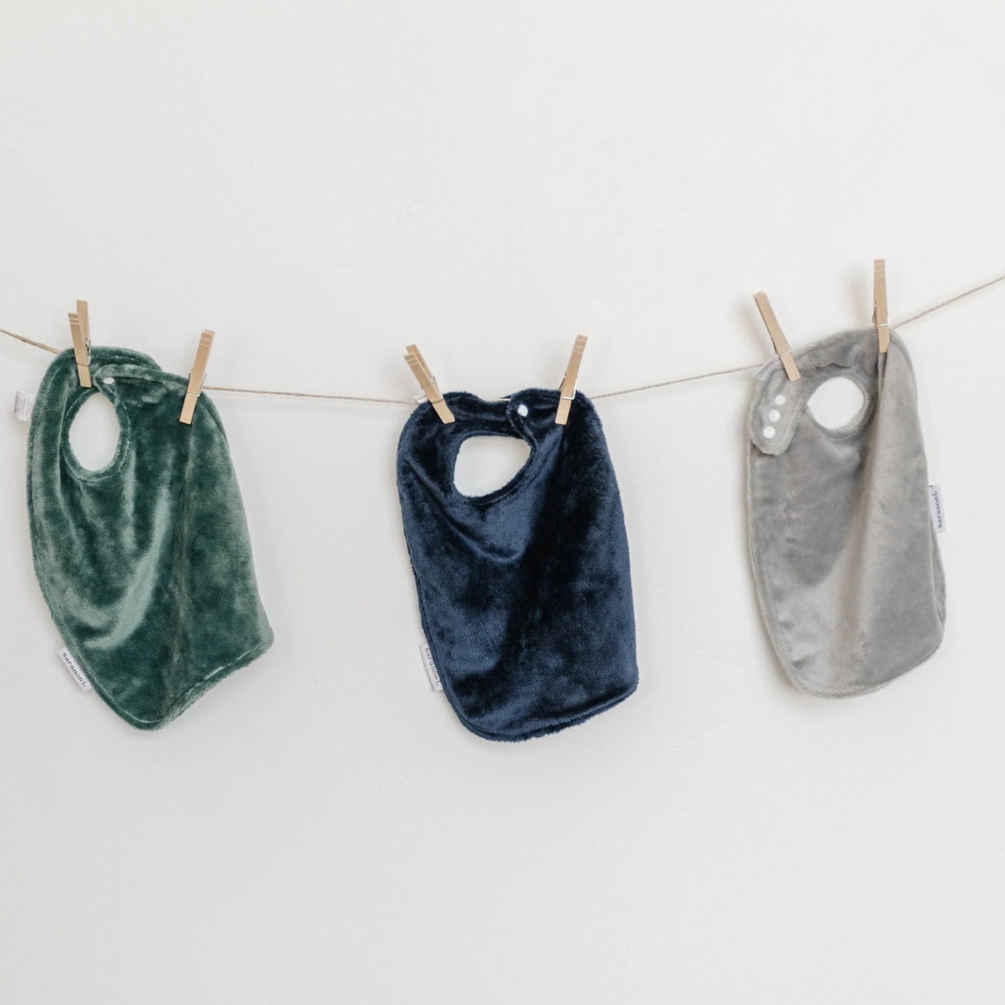 MINKY BIBS 3-PACK - Image 14