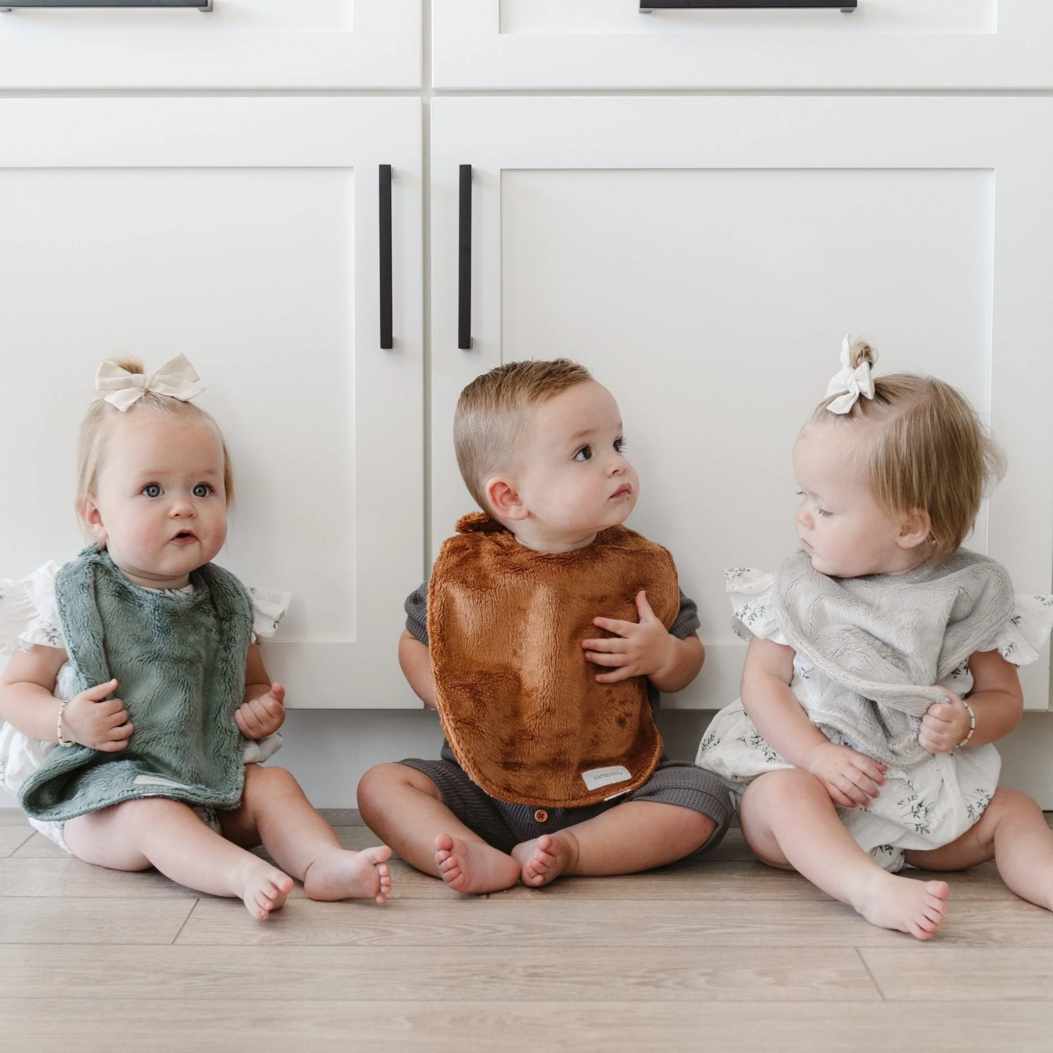 MINKY BIBS 3-PACK - Image 21