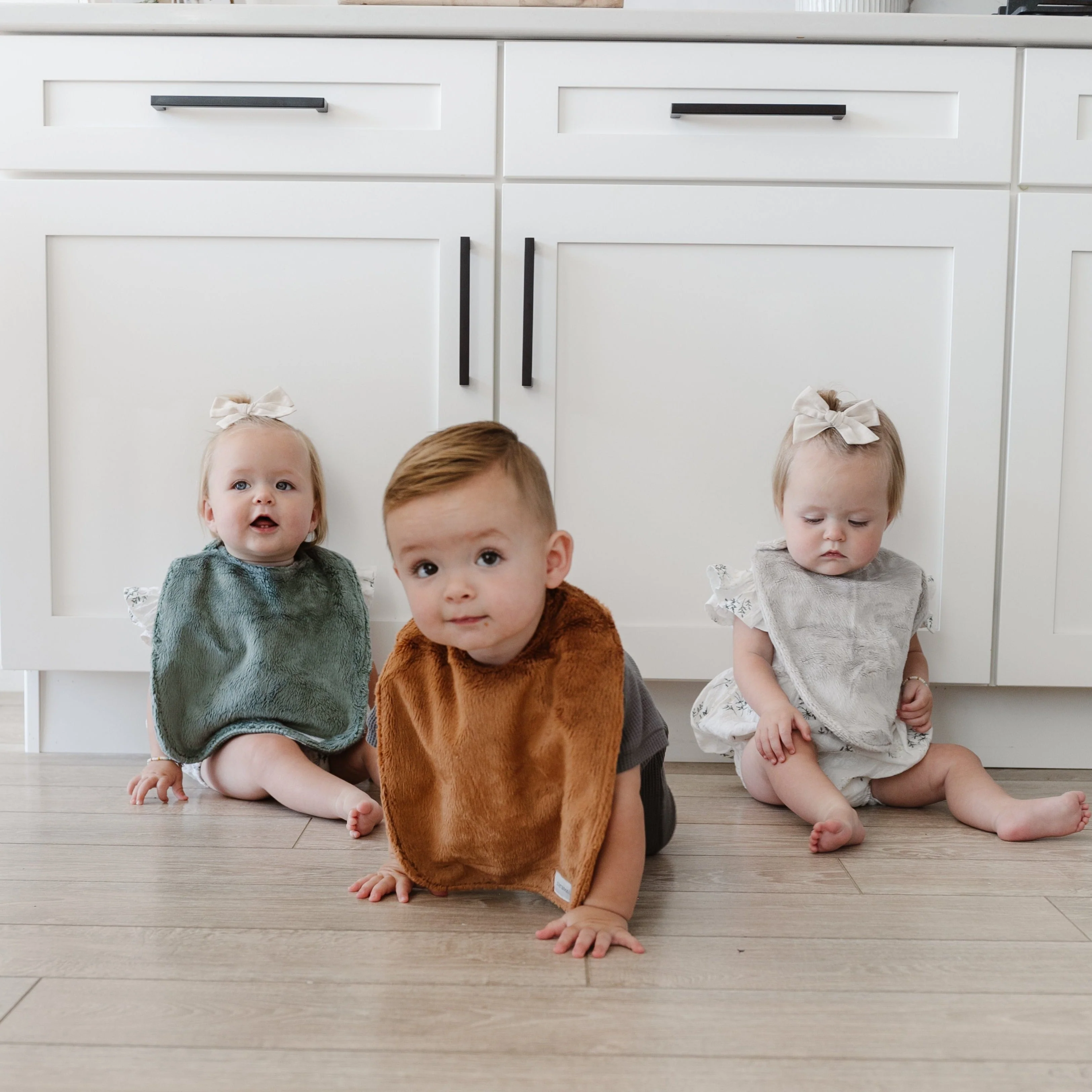 MINKY BIBS 3-PACK - Image 27