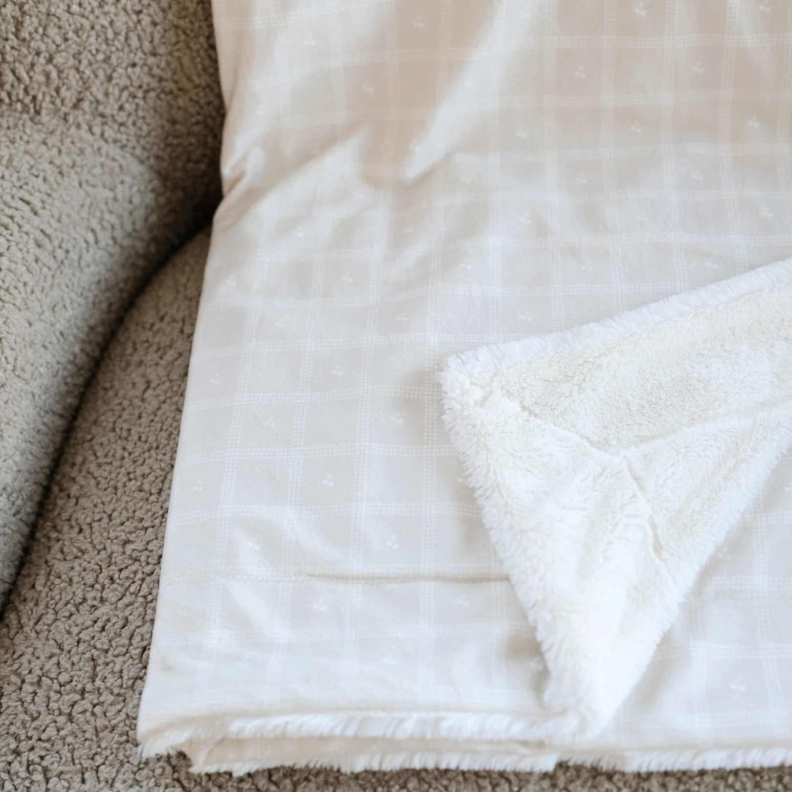 MINKY/LUSH XL BLANKETS - Image 3