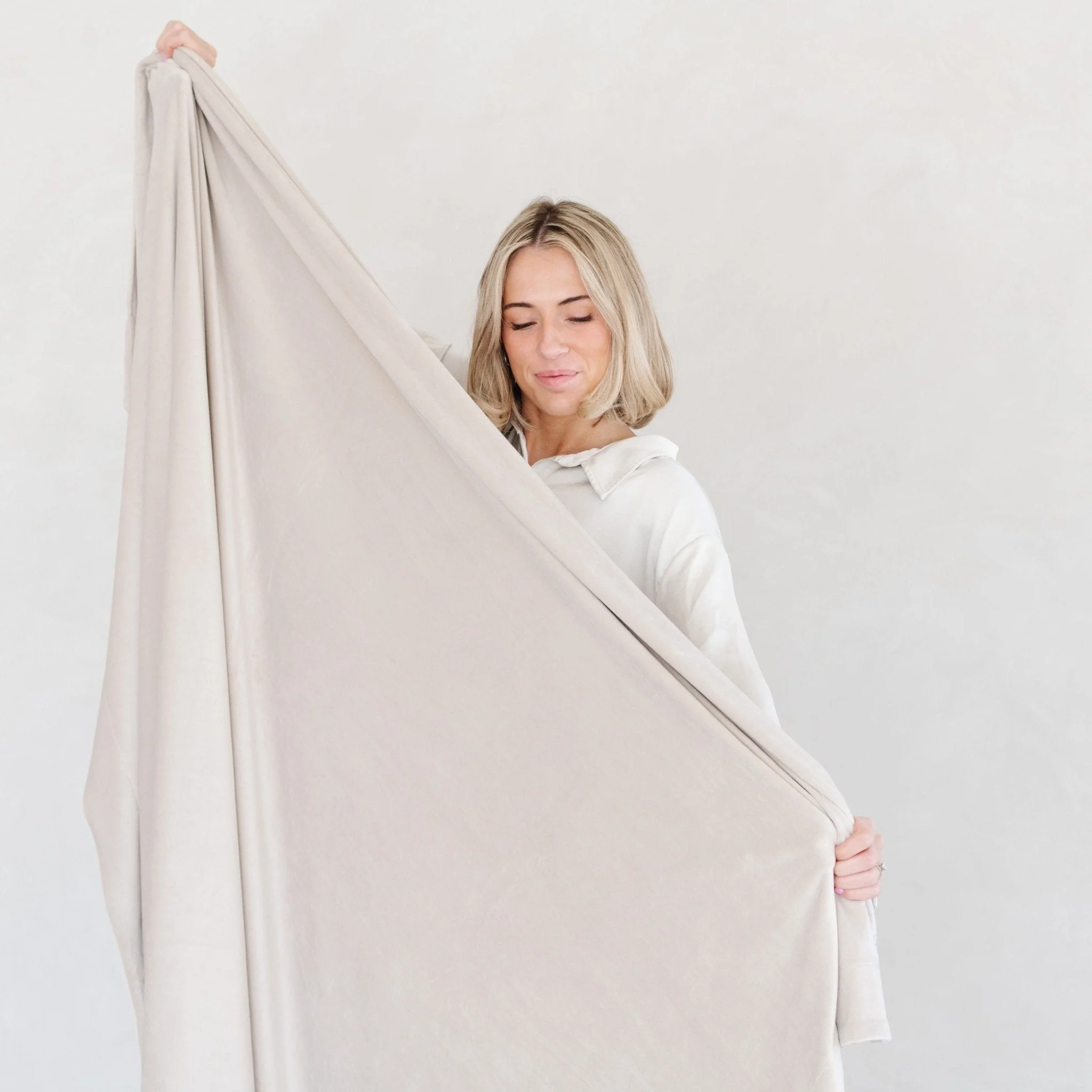 MINKY STRETCH THROW BLANKETS - Image 10