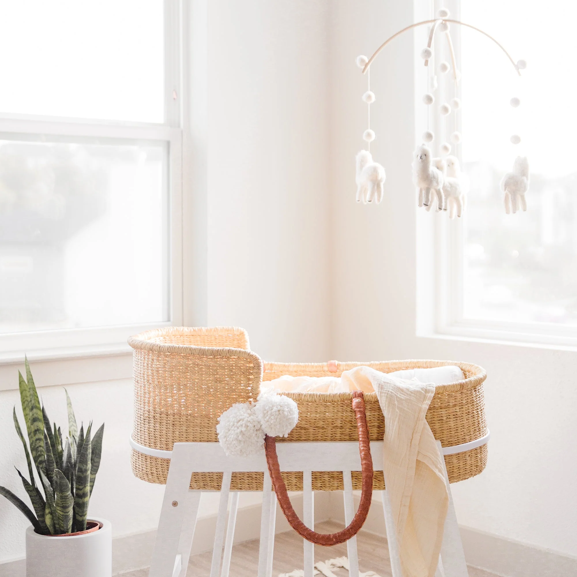 Modern Rocking<br> Moses Bassinet Stand<br>with brake<br>White - Image 2