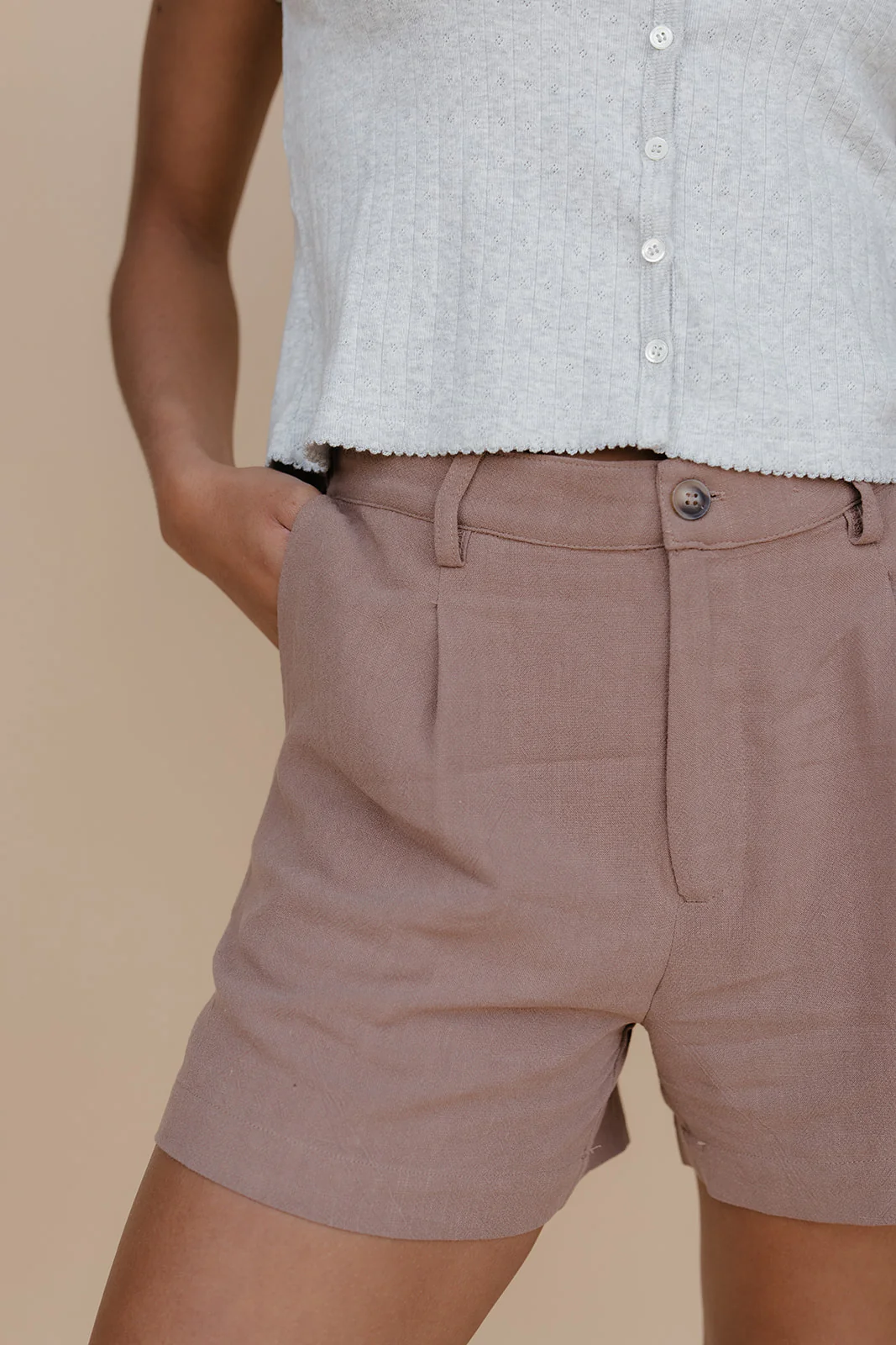 Outfit of the Day Linen Shorts - Image 3