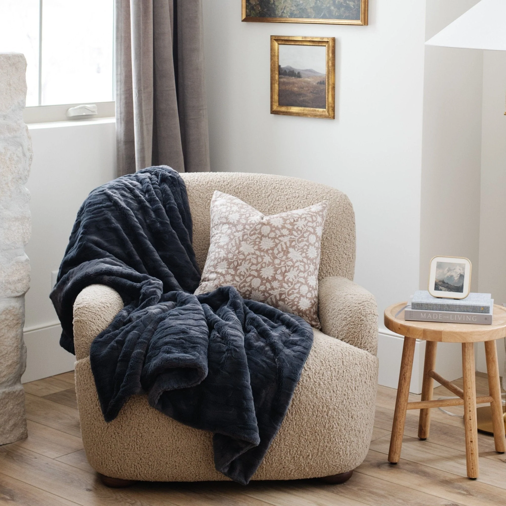 PATTERNED FAUX FUR THROW BLANKETS - Image 16