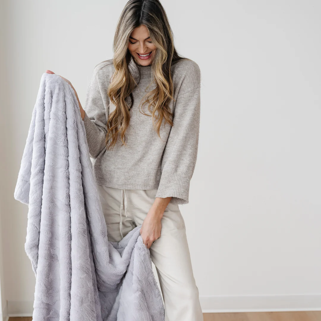PATTERNED FAUX FUR THROW BLANKETS - Image 19