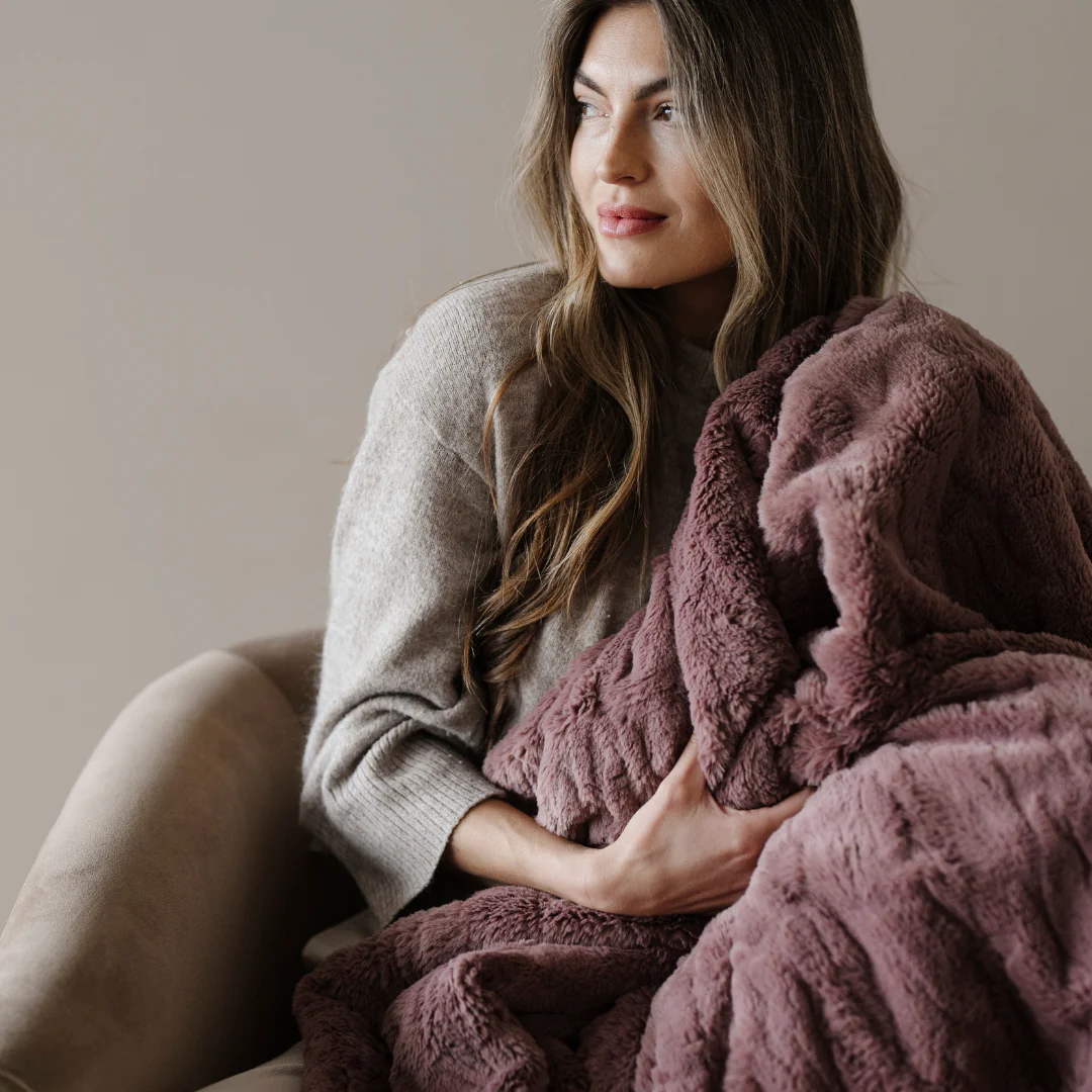 PATTERNED FAUX FUR THROW BLANKETS - Image 32
