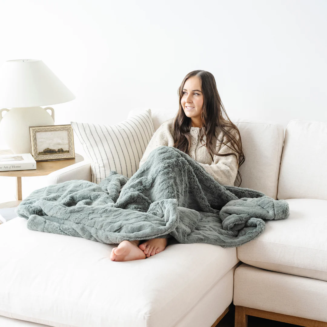 PATTERNED FAUX FUR THROW BLANKETS - Image 35