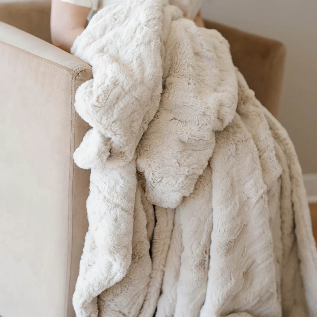 PATTERNED FAUX FUR THROW BLANKETS - Image 42