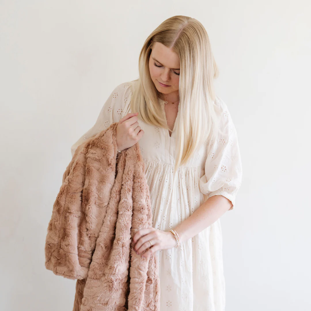 PATTERNED FAUX FUR THROW BLANKETS - Image 56