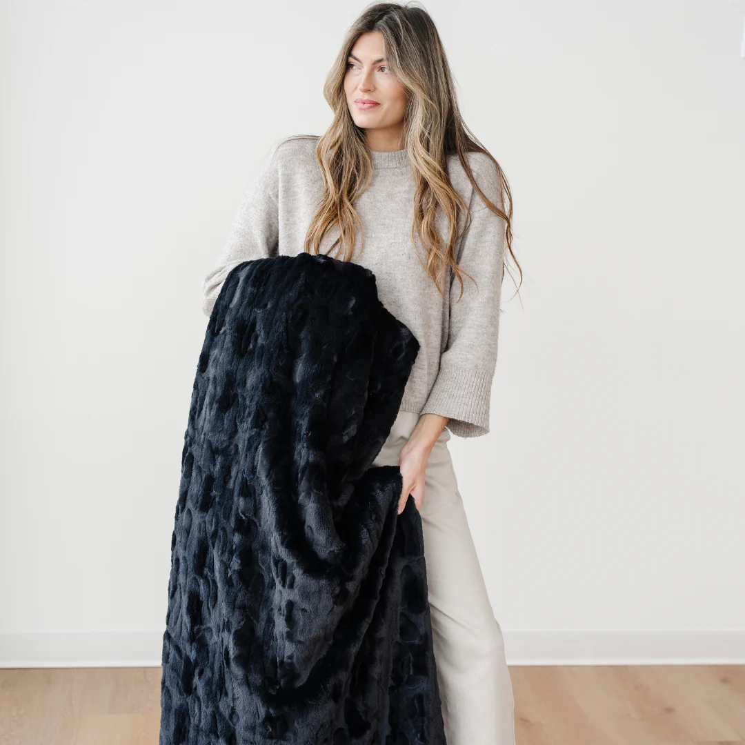PATTERNED FAUX FUR THROW BLANKETS - Image 67