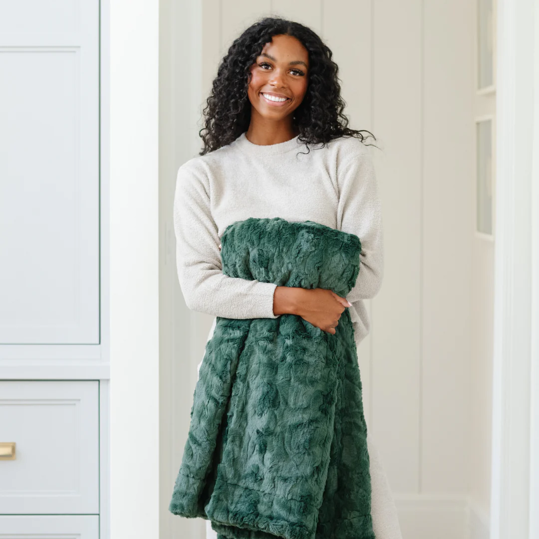 PATTERNED FAUX FUR THROW BLANKETS - Image 74