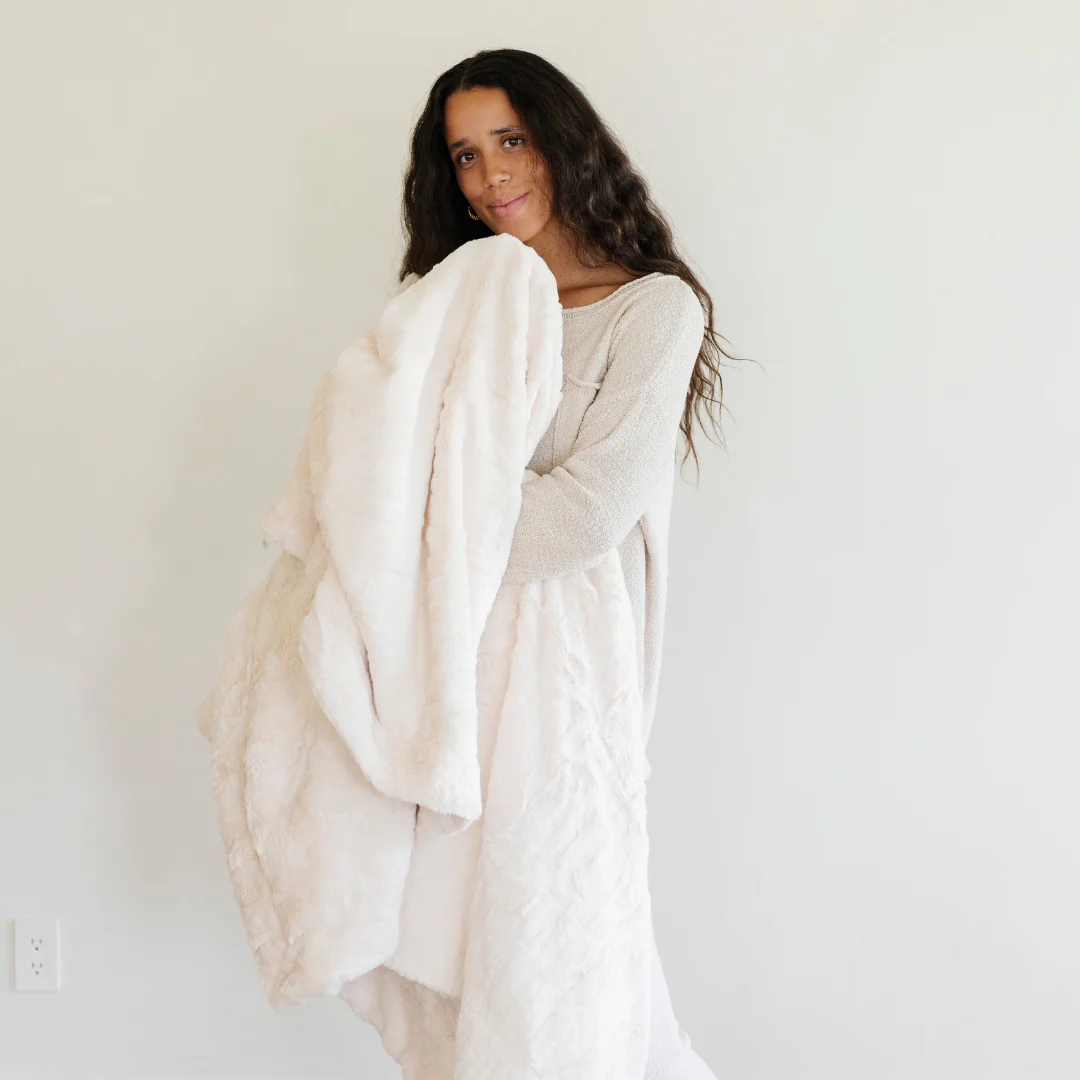 PATTERNED FAUX FUR XL THROW BLANKETS - Image 10