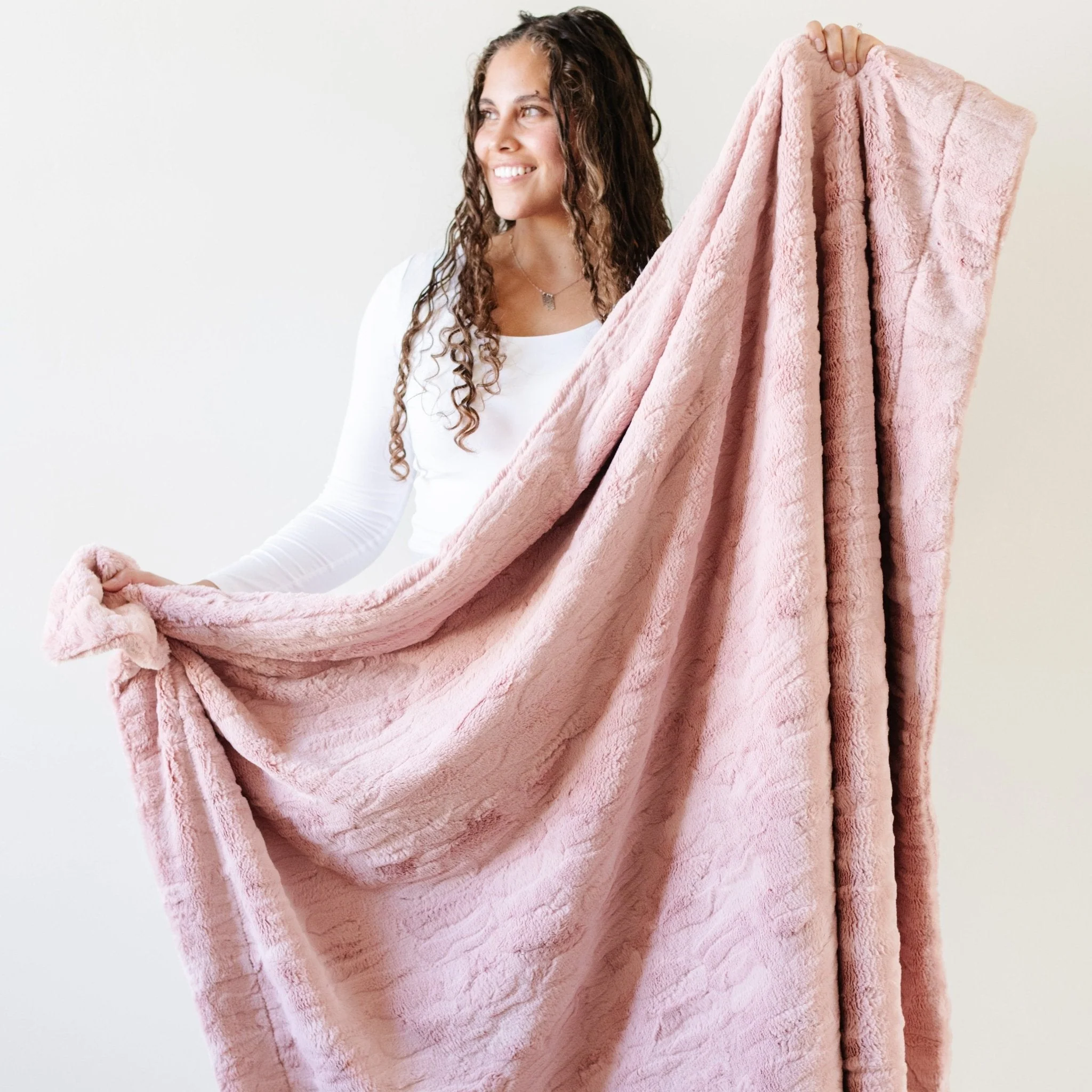 PATTERNED FAUX FUR XL THROW BLANKETS - Image 16