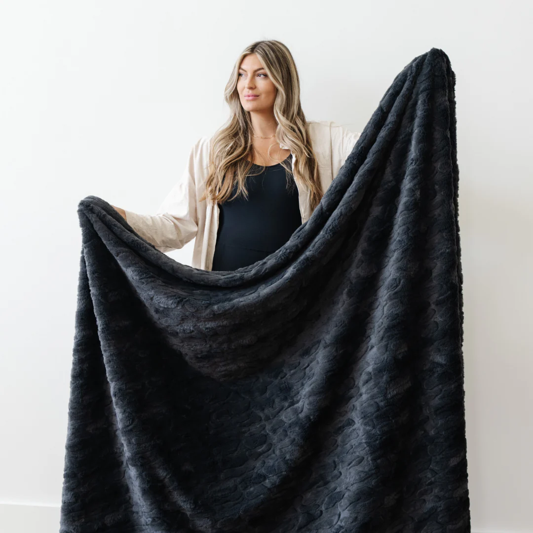 PATTERNED FAUX FUR XL THROW BLANKETS - Image 20