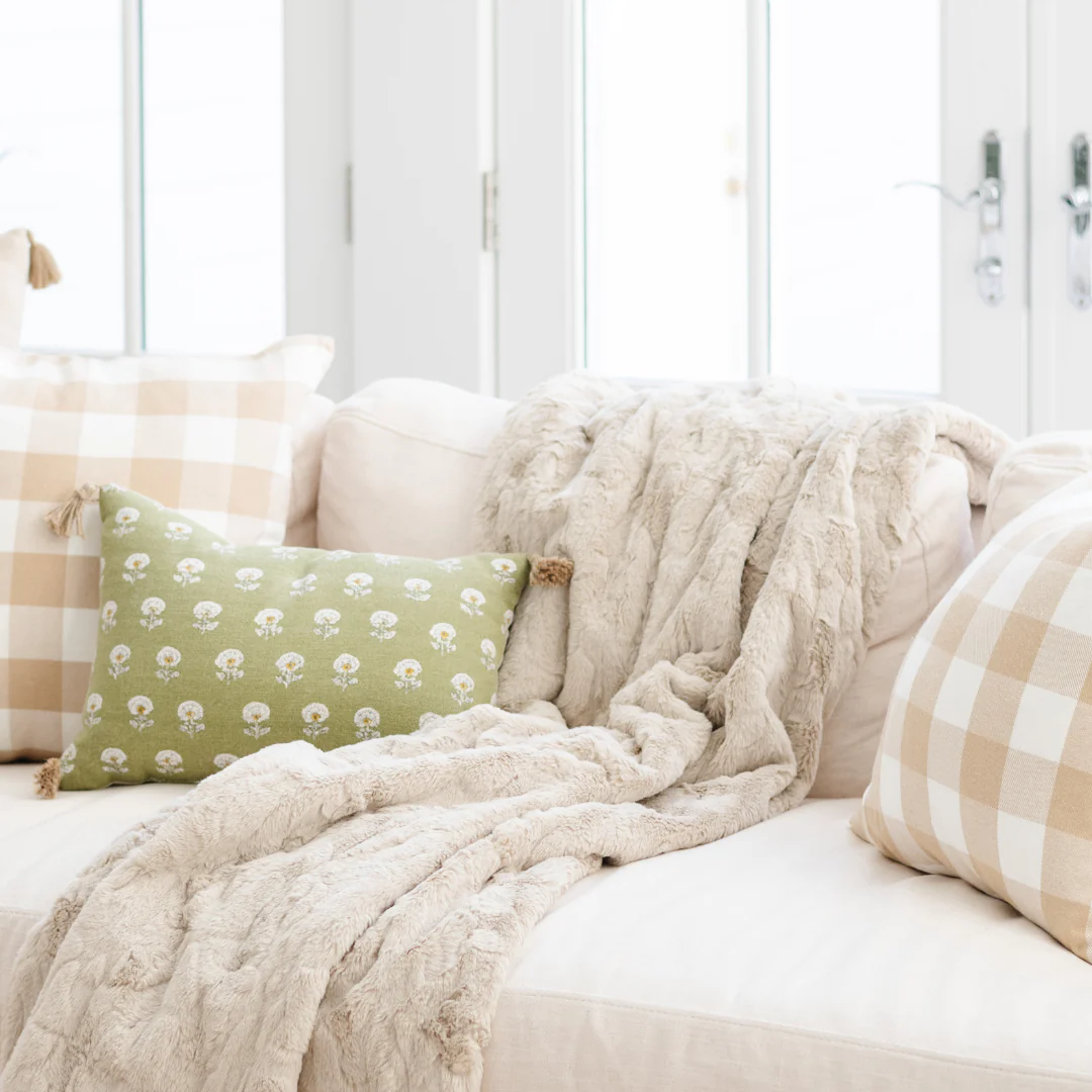 PATTERNED FAUX FUR XL THROW BLANKETS - Image 36