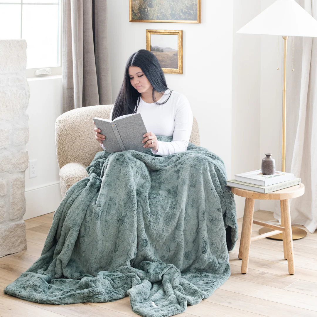 PATTERNED FAUX FUR XL THROW BLANKETS - Image 41