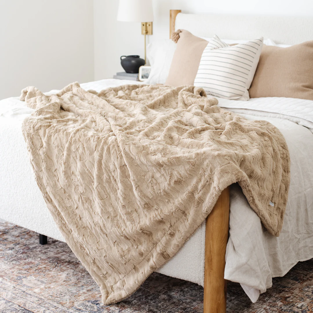 PATTERNED FAUX FUR XL THROW BLANKETS - Image 55