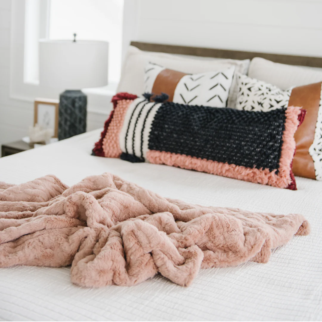 PATTERNED FAUX FUR XL THROW BLANKETS - Image 62