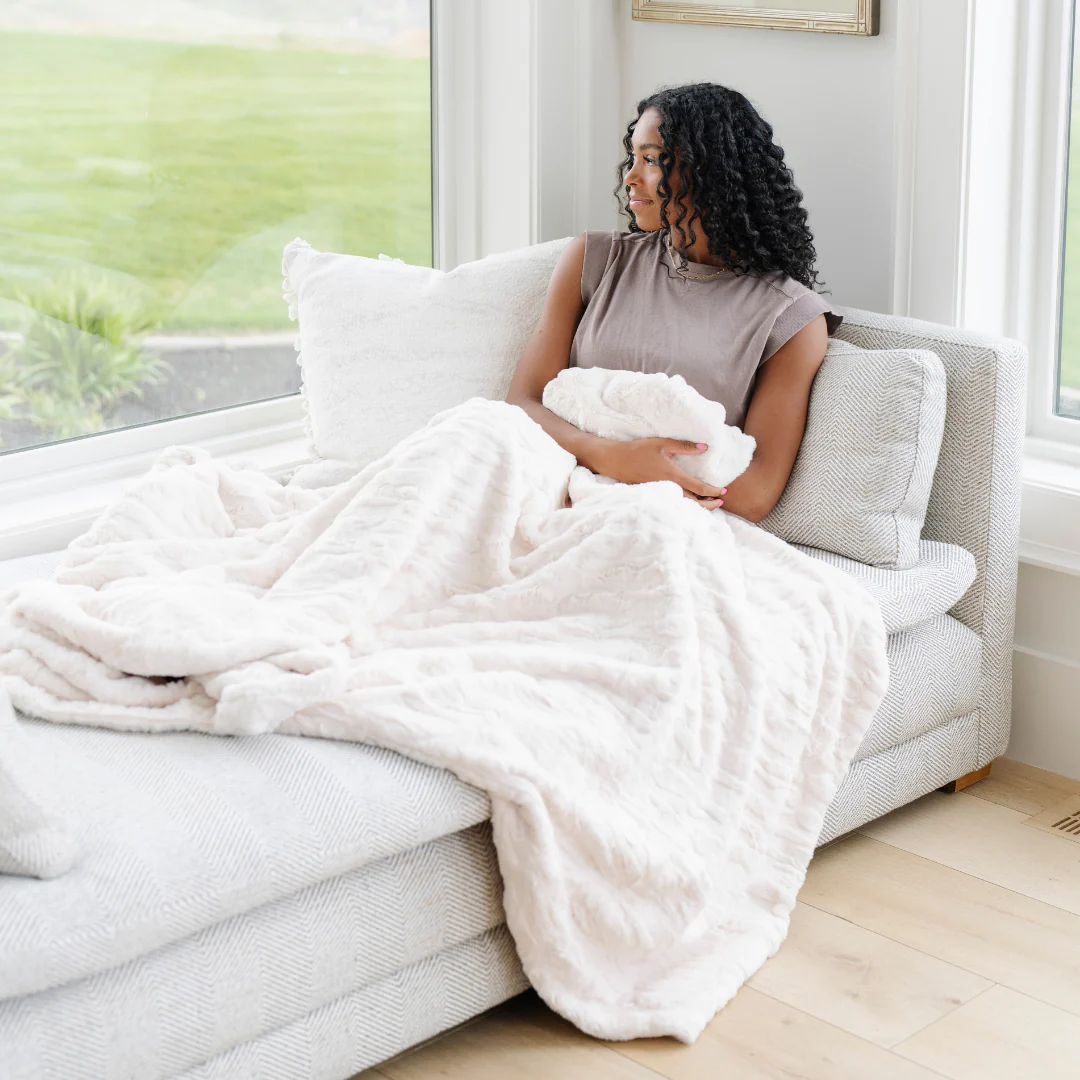 PATTERNED FAUX FUR XL THROW BLANKETS - Image 7