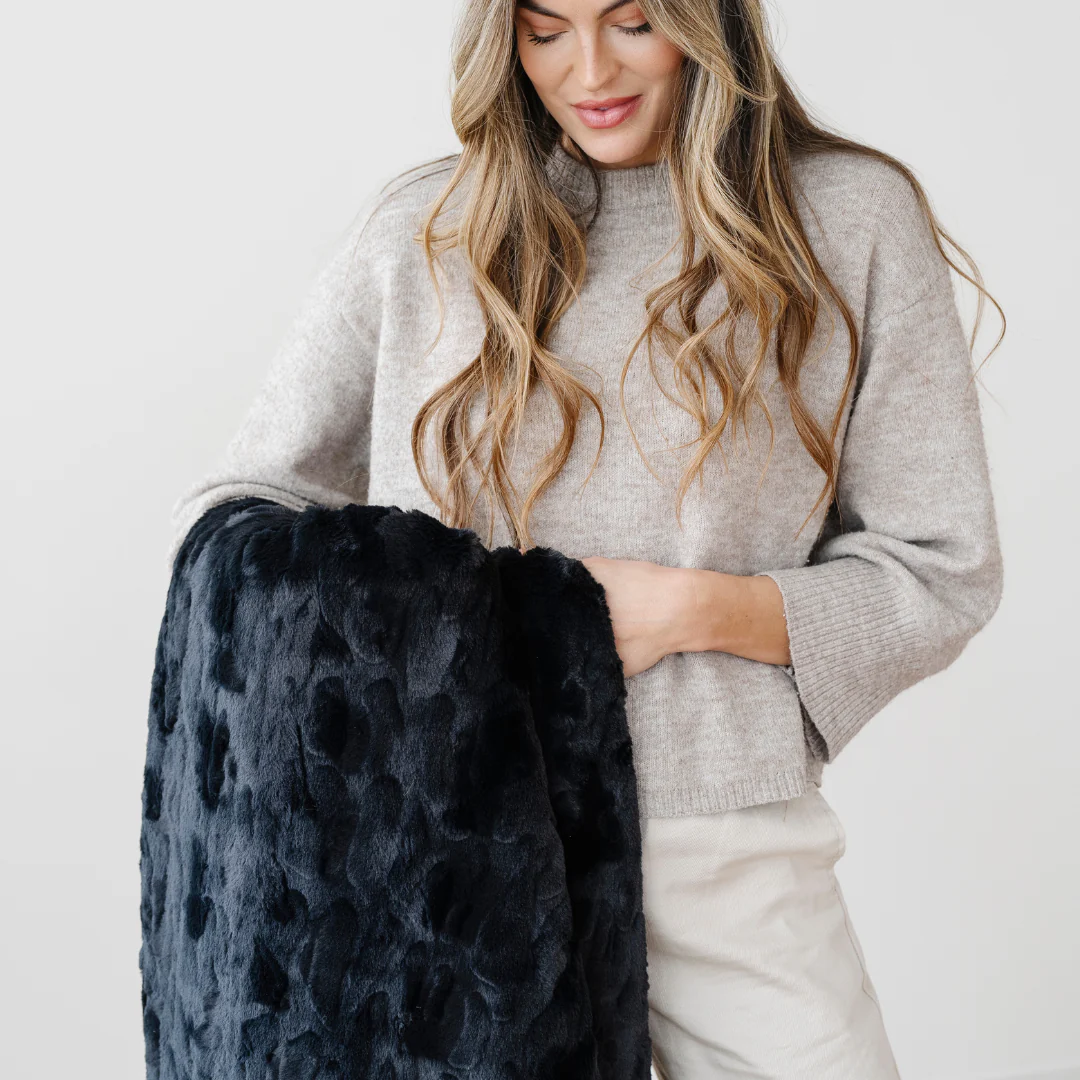 PATTERNED FAUX FUR XL THROW BLANKETS - Image 73