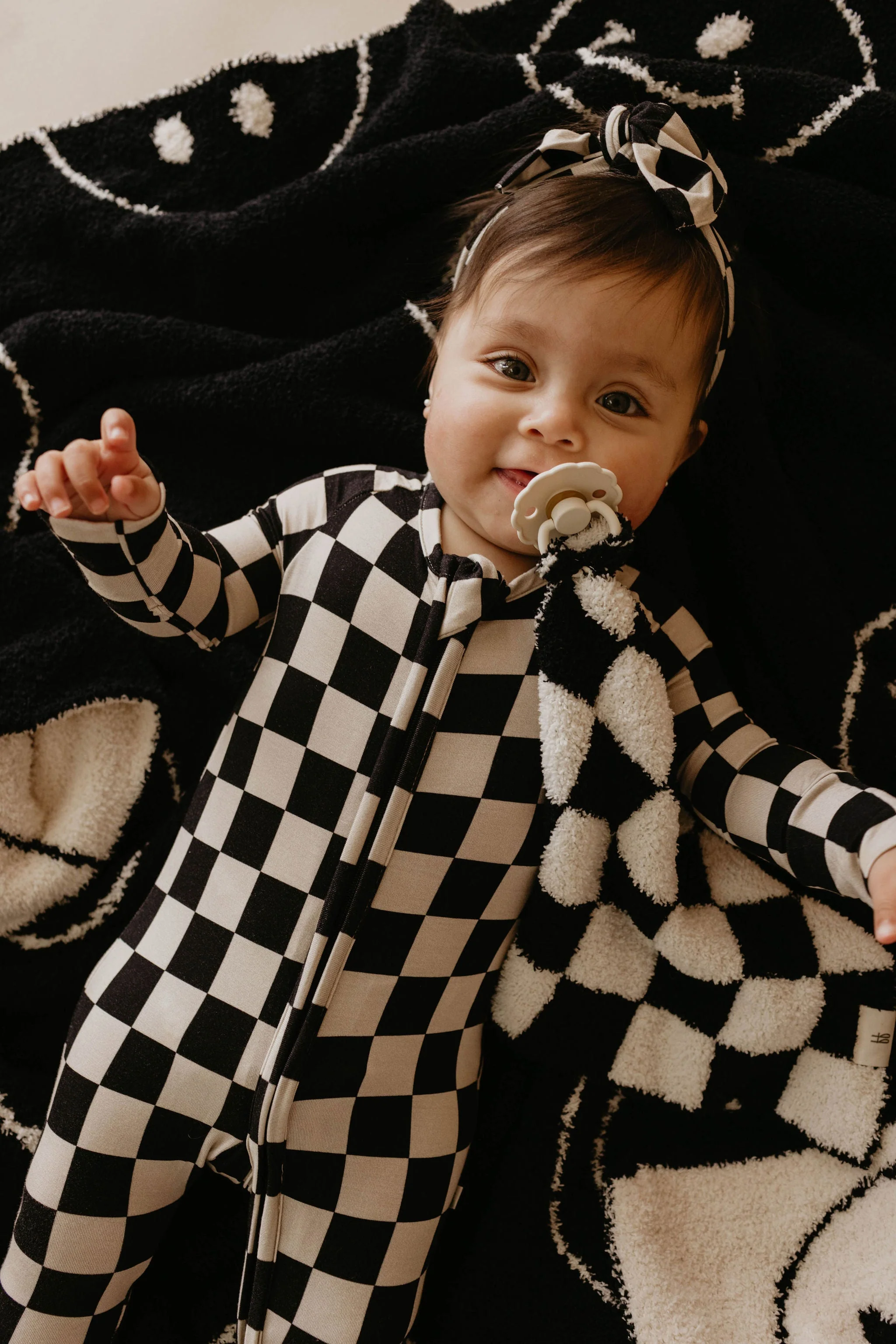 Plush Blanket  | Just Smile Black & Ivory - Image 3