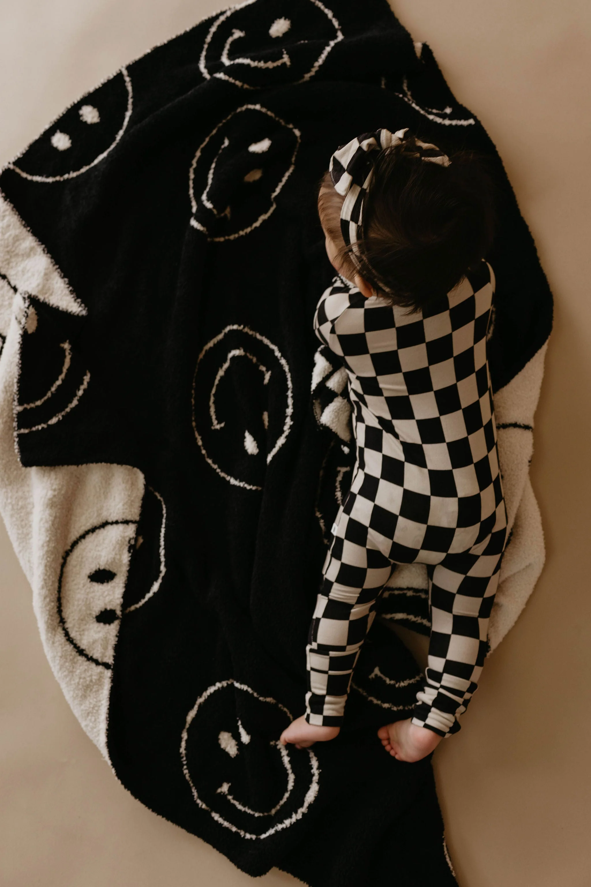 Plush Blanket  | Just Smile Black & Ivory - Image 4