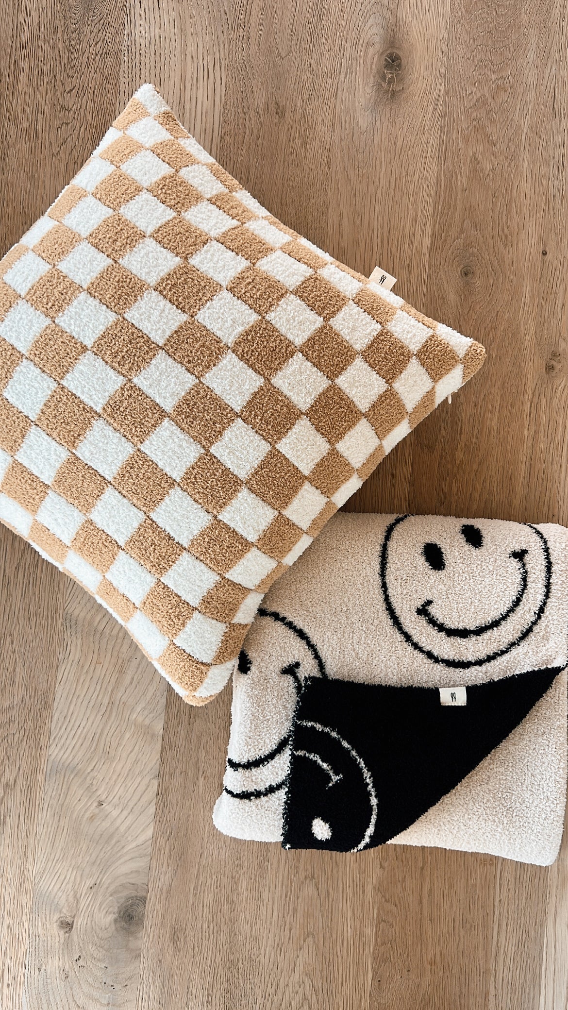 Plush Blanket  | Just Smile Black & Ivory - Image 6
